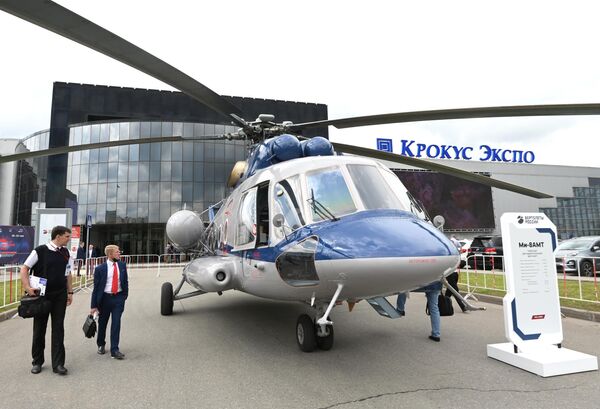 Вертолет Ми-8АМТ на XIV Международной выставки вертолетной индустрии HeliRussia 2021 в Москве