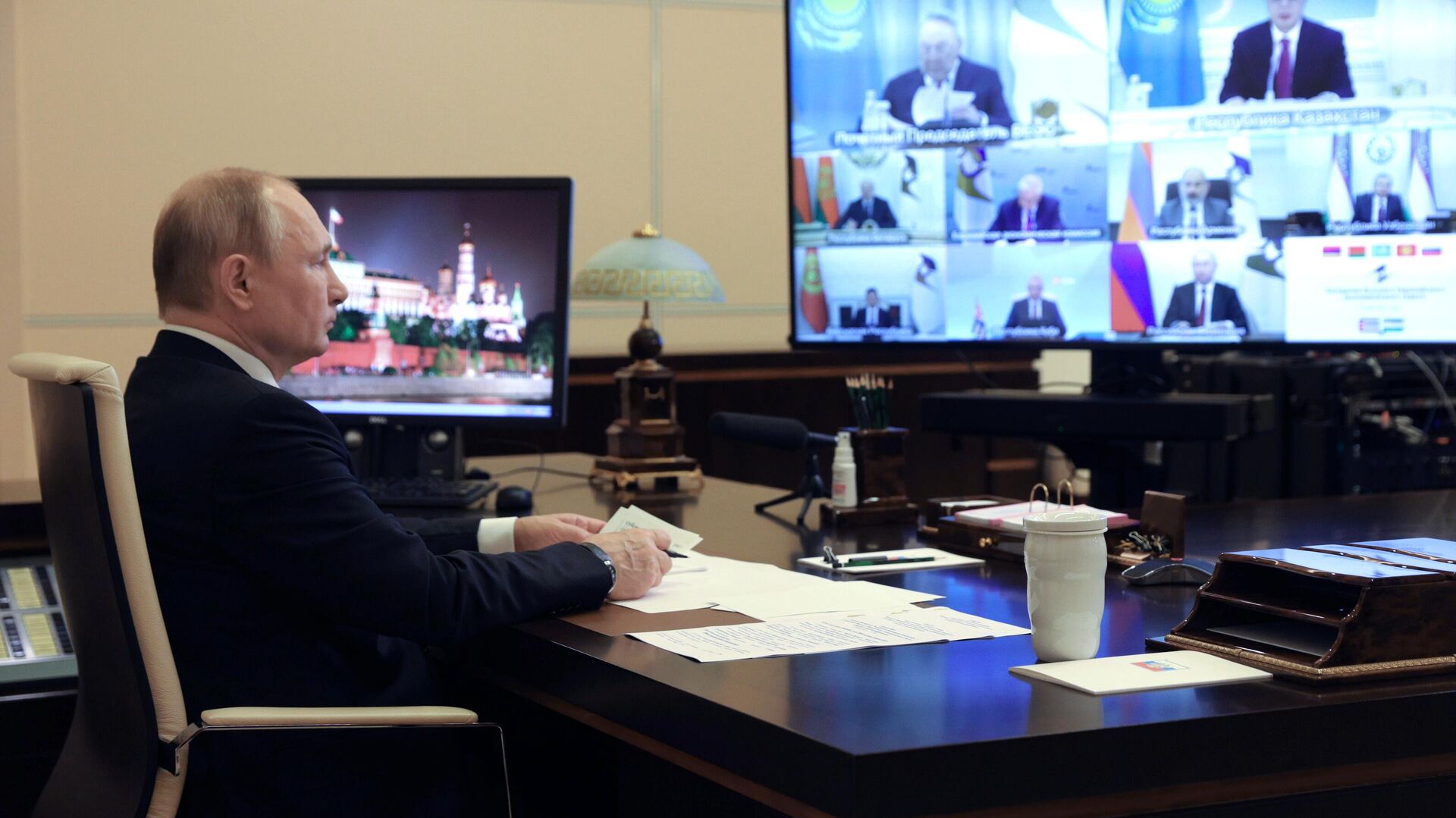 Президент РФ Владимир Путин принимает участие в заседании Высшего Евразийского экономического совета в режиме видеоконференции - РИА Новости, 1920, 21.05.2021