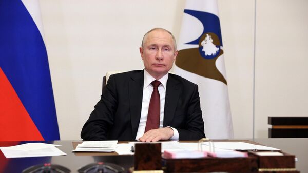 Президент РФ Владимир Путин принимает участие в заседании Высшего Евразийского экономического совета в режиме видеоконференции