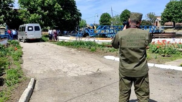 Сотрудник СК России на месте гибели рабочих в Ростовской области