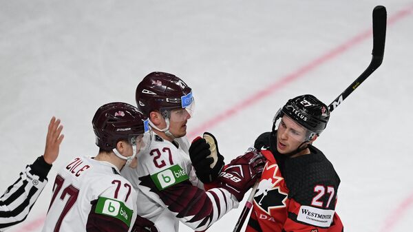 Момент матча Канада – Латвия на чемпионате мира по хоккею.