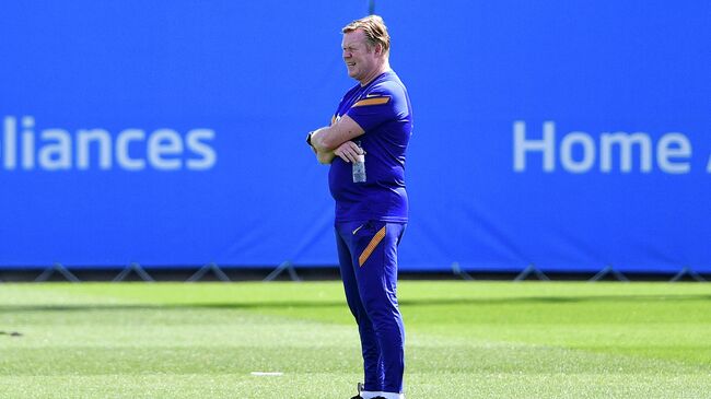 Barcelona's Dutch coach Ronald Koeman attends a training session at the Joan Gamper Sports City training facilities in Sant Joan Despi on May 21, 2021. (Photo by Pau BARRENA / AFP)