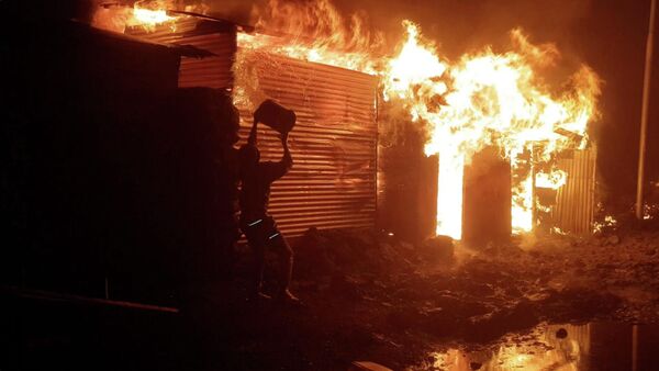 Пожар, вызванный извержением вулкана Ньирагонго в Демократической республике Конго. Кадр из видео