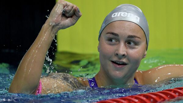Анна Егорова, занявшая 1-е место на дистанции 800 м вольным стилем среди женщин, после финального заплыва на чемпионате России по плаванию в Казани.