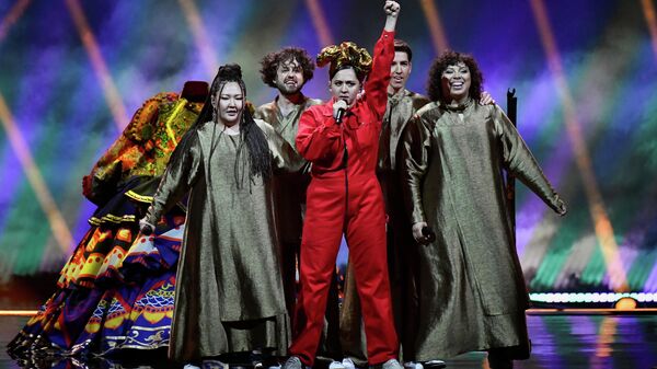 Певица Манижа (Россия) выступает в финале песенного конкурса Евровидение-2021