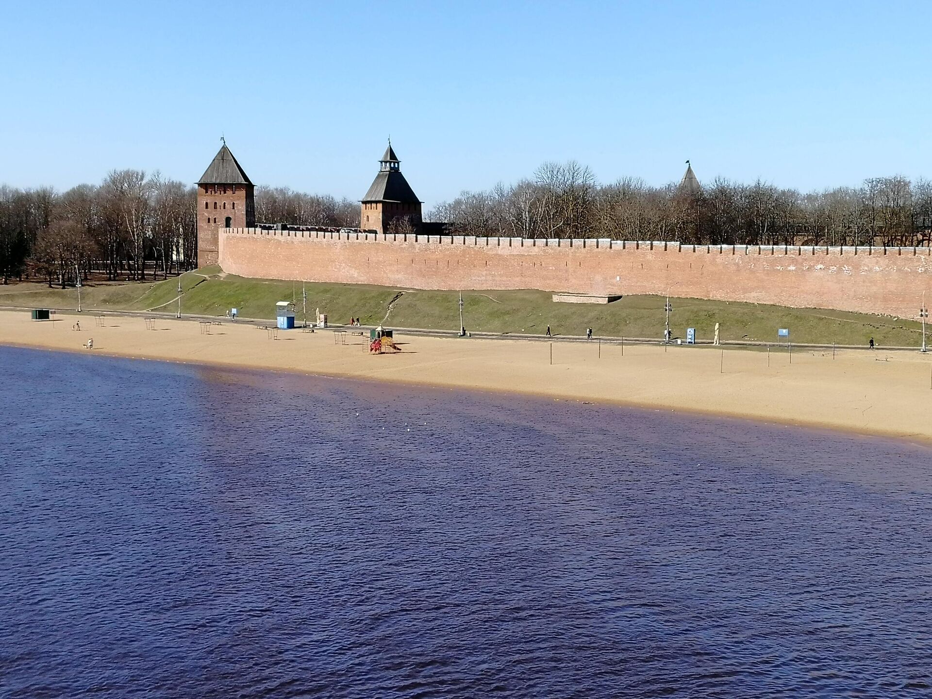 Пляж на реке Волхов в центре Великого Новгорода - РИА Новости, 1920, 24.05.2021