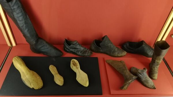 Экспонаты Новгородского государственного музея-заповедника. Кожаная обувь