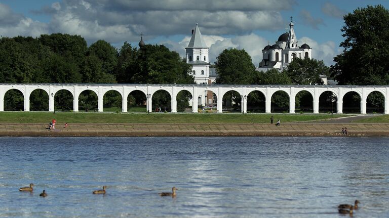 Вид на Ярославо Дворище в Великом Новгороде