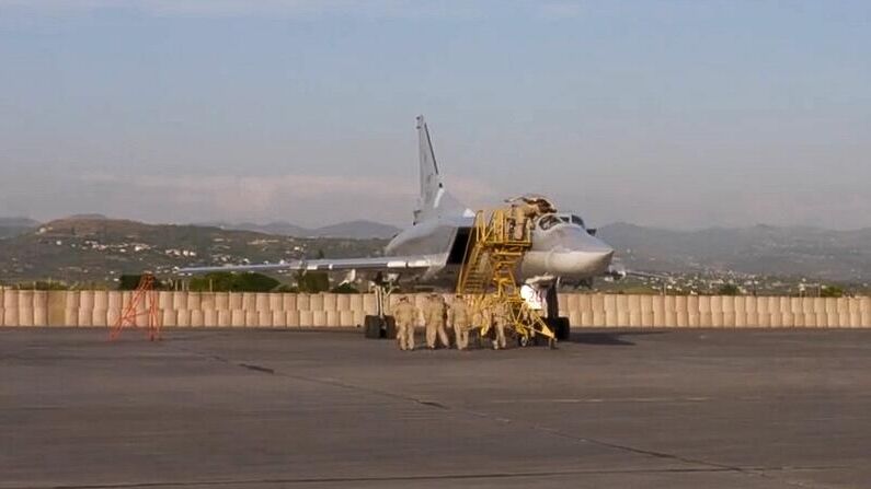 Дальний бомбардировщик Ту-22М3 на авиабазе Хмеймим в Сирии - РИА Новости, 1920, 06.10.2024