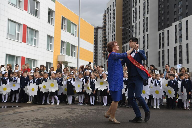 Директор школы 181 нижний новгород. Школьная 181. Школьная 181. Школа 181 нижний новгород. Школьная 181.