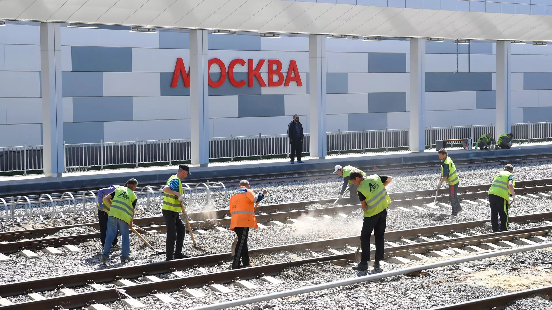 Рабочие на строительной площадке нового вокзального комплекса Восточный в Москве - РИА Новости, 1920, 28.05.2021