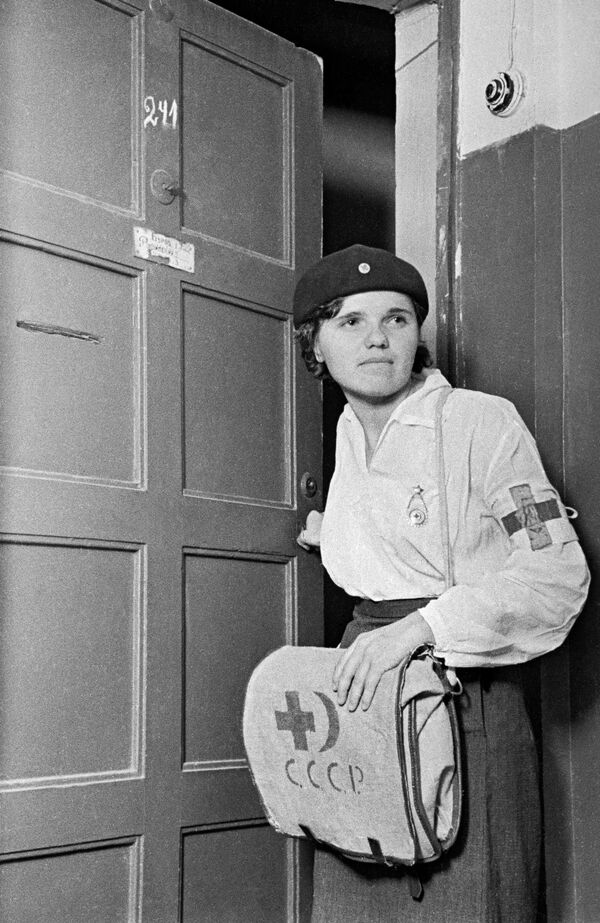 Санитарка медико-санитарной службы. Москва, июнь 1941 год