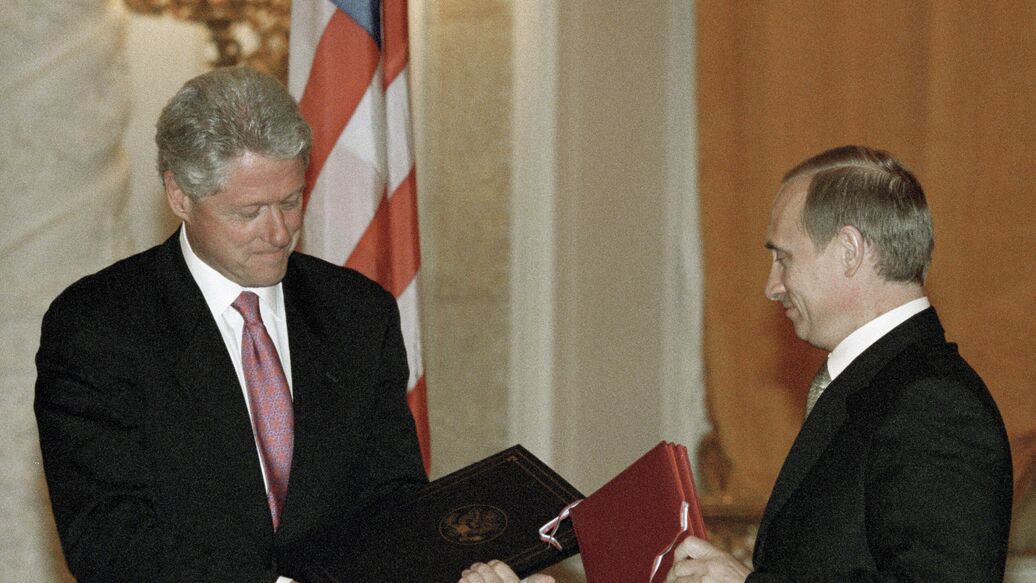 В США раскрыли, что Клинтон говорил Путину про НАТО