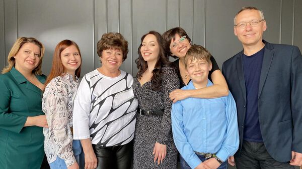 Ольга Ермаченко (вторая справа) с семьей