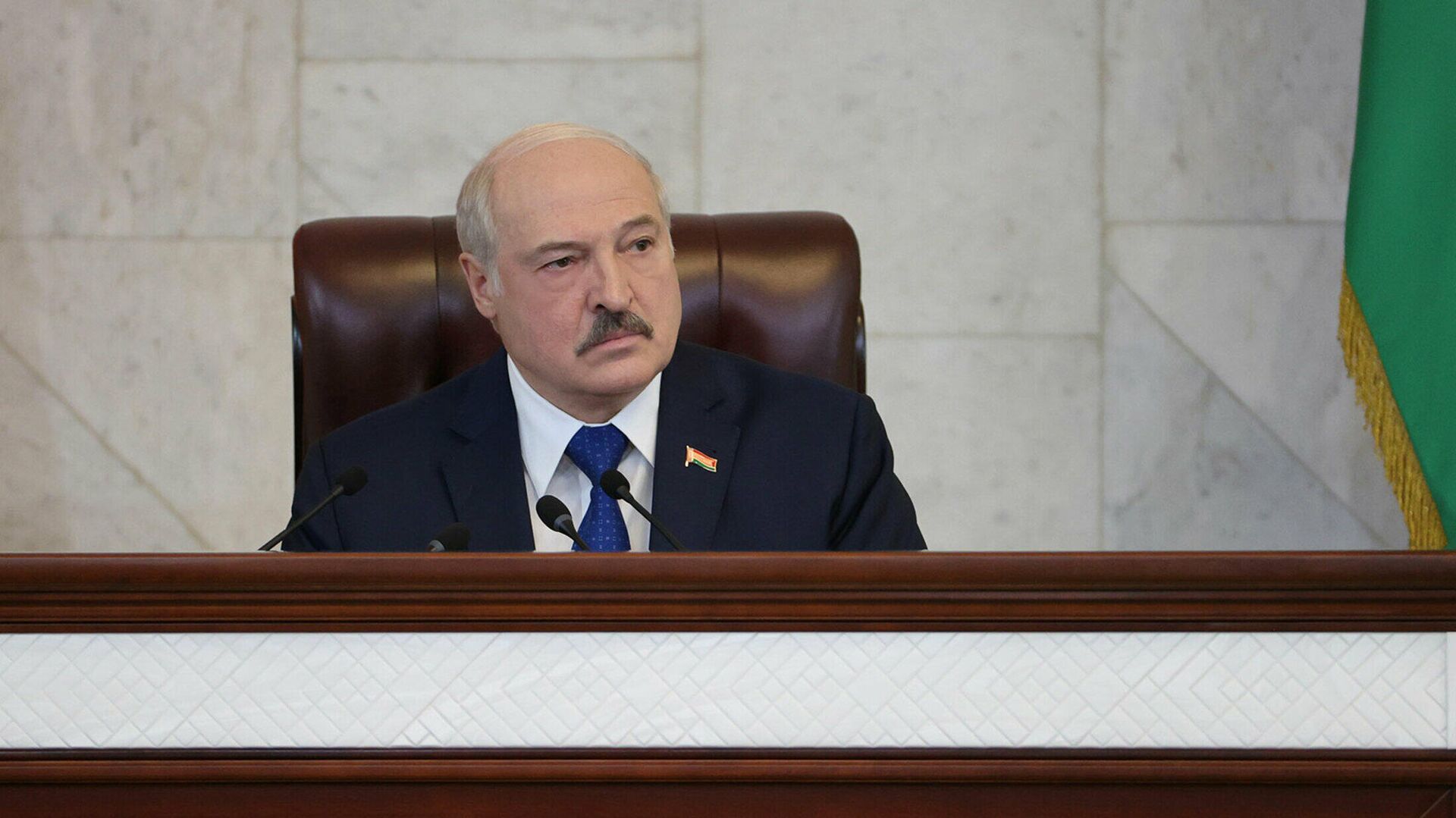 Президент Белоруссии Александр Лукашенко во время выступления в парламенте - РИА Новости, 1920, 15.11.2021