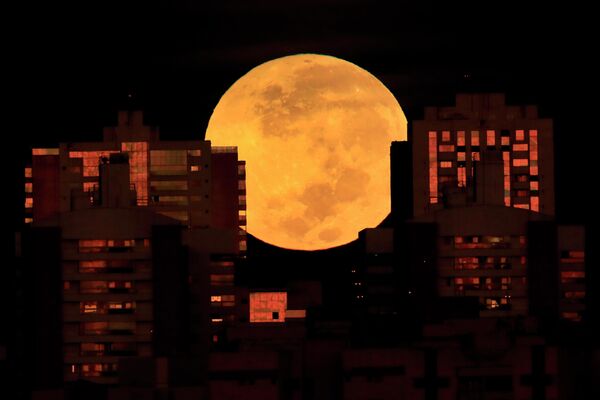 Лунное затмение в Бразилиа, Бразилия