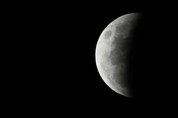 Частичное лунное затмение в Сиднее. 26 мая 2021 года