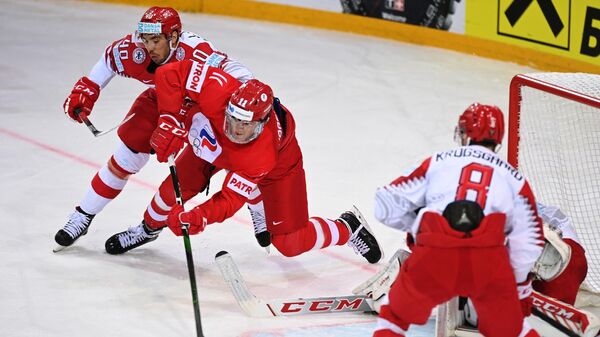 Игровой момент матча Россия - Дания