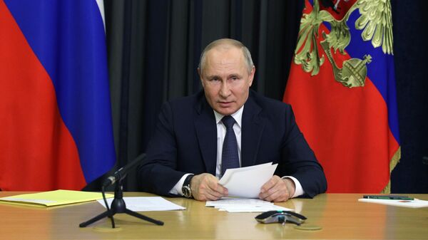 Президент РФ Владимир Путин проводит совещание в режиме видеоконференции по экономическим вопросам
