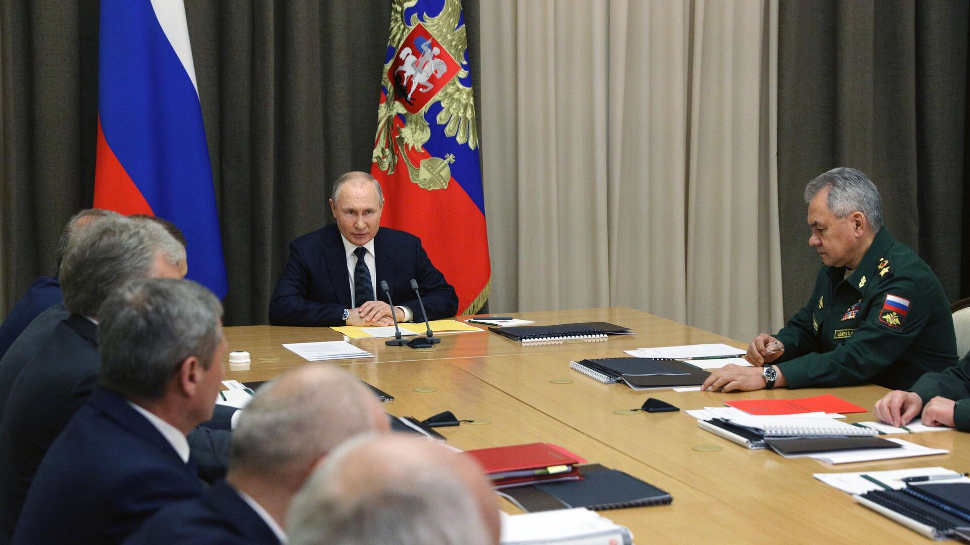 Владимир Путин проводит заключительное совещание из серии встреч по оборонной тематике с руководством министерства обороны РФ  - РИА Новости, 1920, 27.05.2021