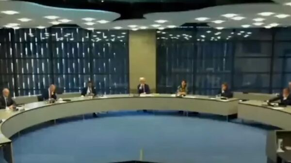 Скриншот видео розыгрыша пранкерами голландских парламентариев