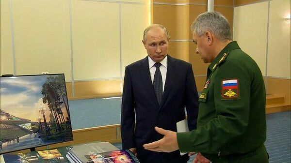 Звезда одна на одной: Шойгу показал Путину макет нового музея вооруженных сил