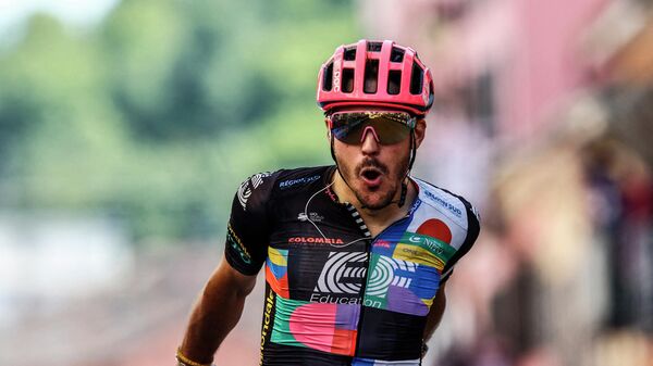 Team EF Education rider Italy's Alberto Bettiol celebrates as he crosses the finish line to win the 18th stage of the Giro d'Italia 2021 cycling race, 231km between Rovereto and Stradella on May 27, 2021. (Photo by Luca BETTINI / AFP)