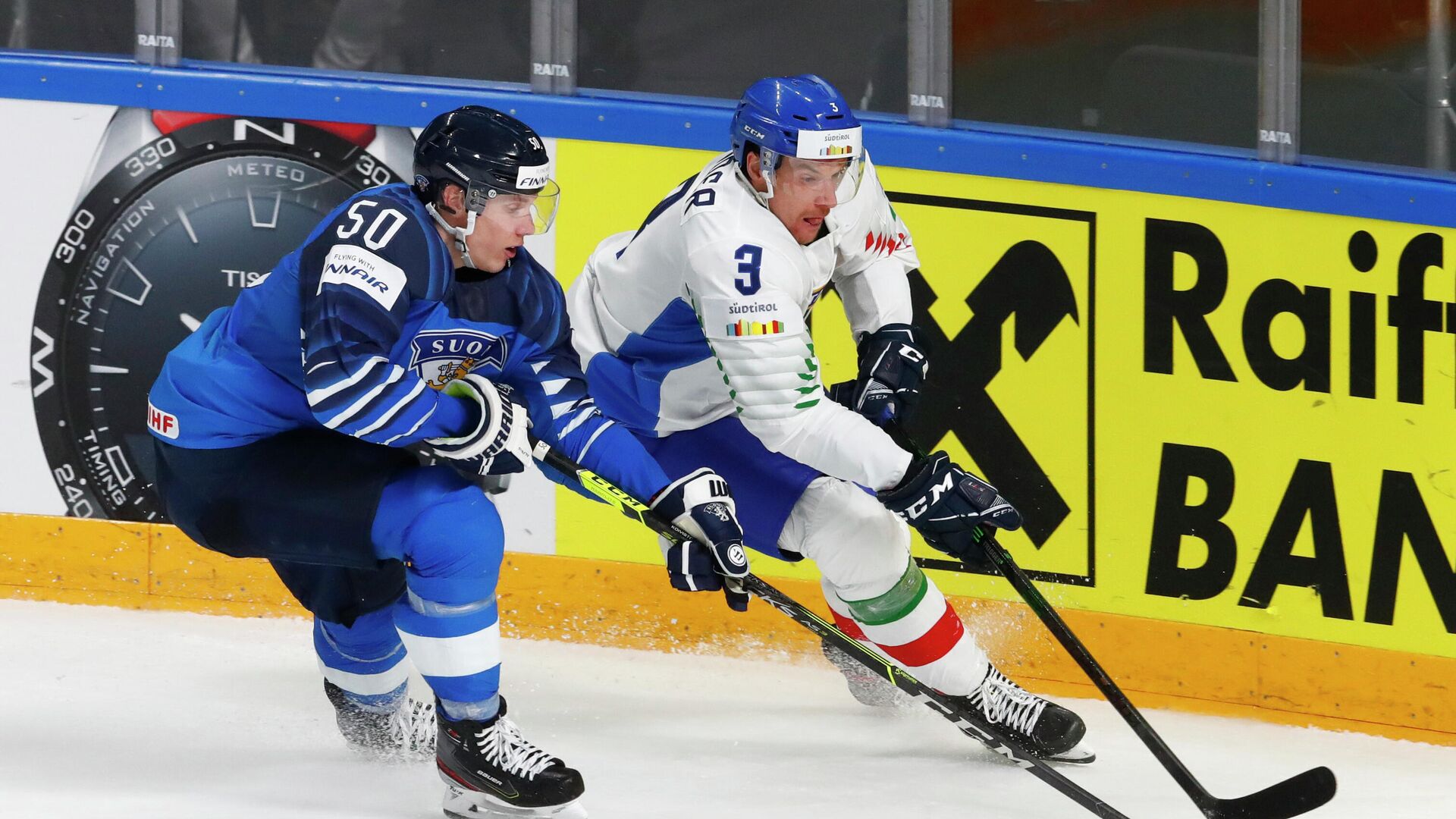 Ice Hockey - IIHF World Ice Hockey Championship 2021 - Group B - Finland v Italy - Arena Riga, Riga, Latvia - May 27, 2021 Finland's Miika Koivisto in action with Italy's Markus Gander REUTERS/Ints Kalnins - РИА Новости, 1920, 27.05.2021