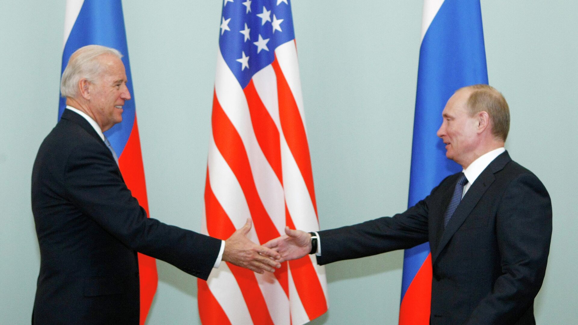 Владимир Путин и Джо Байден во время встречи в 2011 году - РИА Новости, 1920, 08.06.2021