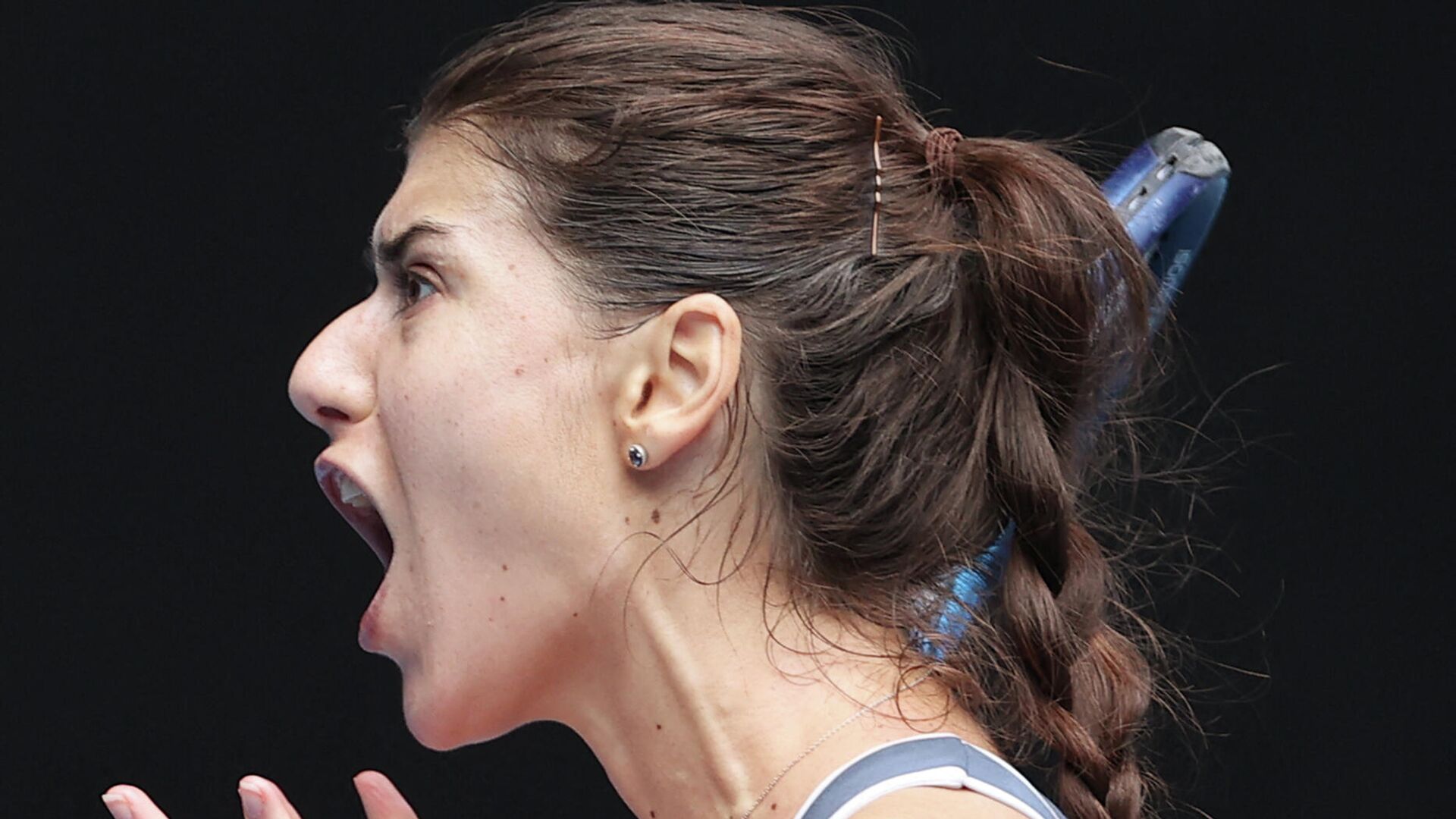 Romania's Sorana Cirstea reacts as she plays against Czech Republic's Marketa Vondrousova during their women's singles match on day five of the Australian Open tennis tournament in Melbourne on February 12, 2021. (Photo by David Gray / AFP) / -- IMAGE RESTRICTED TO EDITORIAL USE - STRICTLY NO COMMERCIAL USE -- - РИА Новости, 1920, 28.05.2021