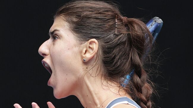 Romania's Sorana Cirstea reacts as she plays against Czech Republic's Marketa Vondrousova during their women's singles match on day five of the Australian Open tennis tournament in Melbourne on February 12, 2021. (Photo by David Gray / AFP) / -- IMAGE RESTRICTED TO EDITORIAL USE - STRICTLY NO COMMERCIAL USE --