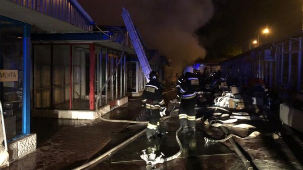 Пожар в торговых павильонах в Сочи
