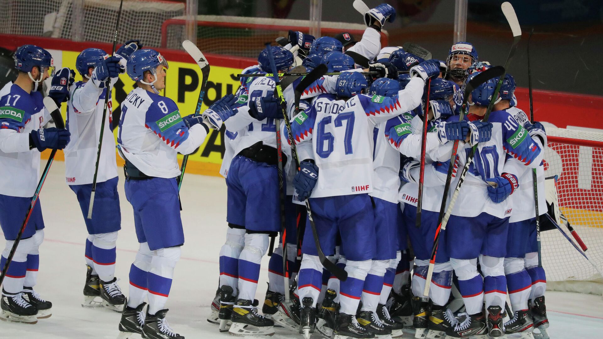 ice Hockey - IIHF World Ice Hockey Championship 2021 - Group A - Slovakia v Denmark - Olympic Sports Centre, Riga, Latvia - May 29, 2021 Slovakia players celebrate after the match REUTERS/Vasily Fedosenko - РИА Новости, 1920, 29.05.2021