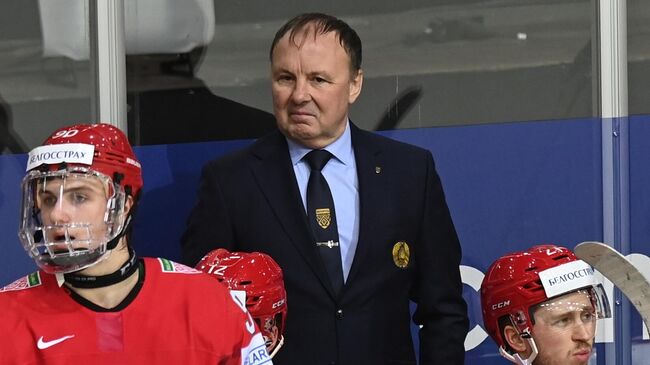 Главный тренер сборной Белоруссии Михаил Захаров во время матча группового этапа чемпионата мира по хоккею 2021 между сборными командами Белоруссии и Швейцарии.