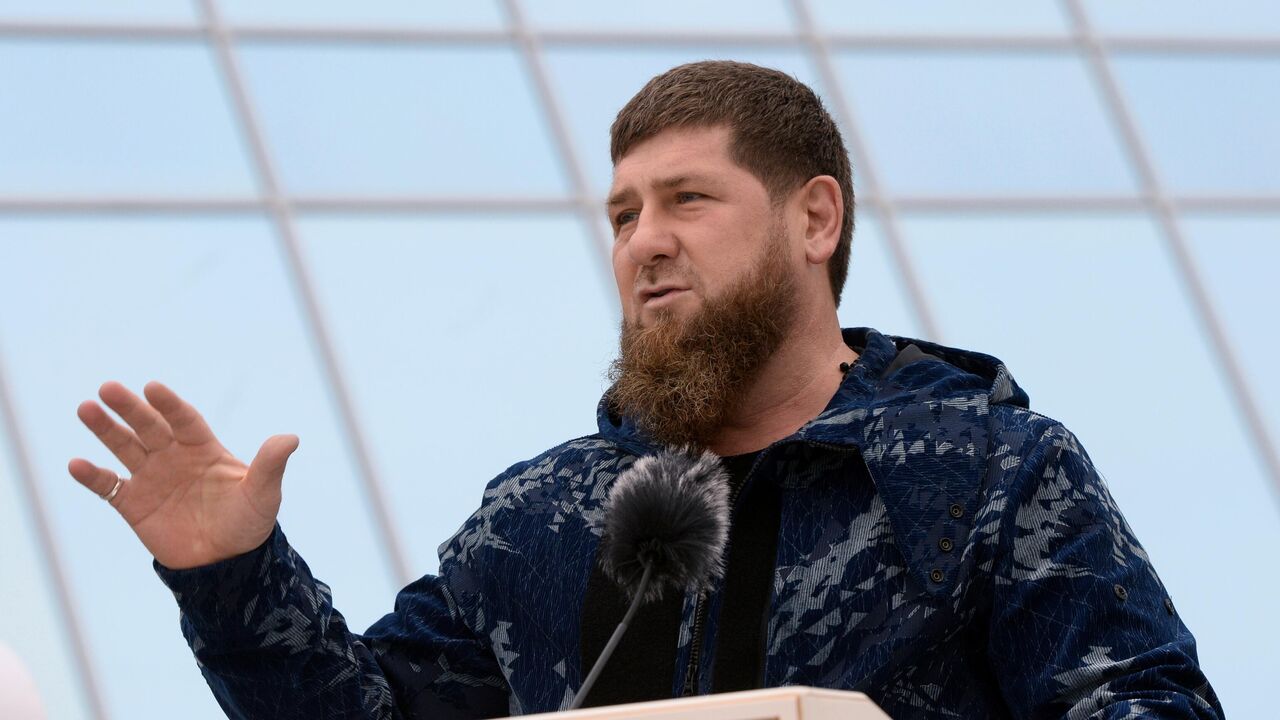 Чеченские бойцы заняли крупную военную базу на Украине, заявил Кадыров