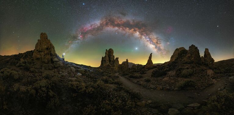 Работа фотографа Lorenzo Ranieri Tenti “Rising from the dust” в фотоконкурсе 2021 Milky Way photographer of the year