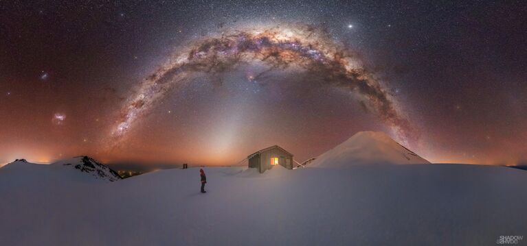 Работа фотографа Larryn Rae “Mt. Taranaki Milky Way” в фотоконкурсе 2021 Milky Way photographer of the year