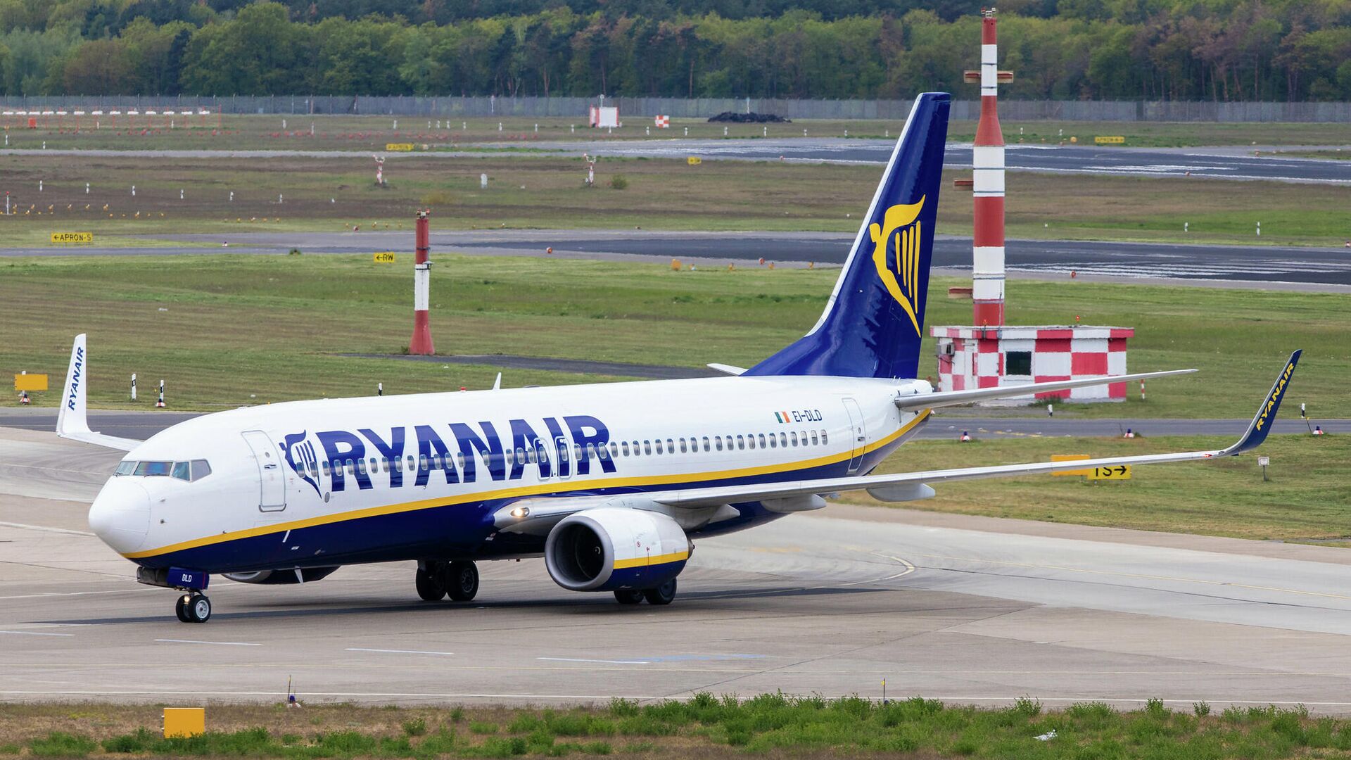 Самолет авиакомпании Ryanair в аэропорту Берлина, Германия - РИА Новости, 1920, 21.06.2021