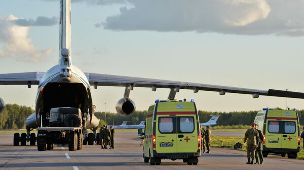 Самолет военно-транспортной авиации ВКС России на военном аэродроме Чкаловский в Московской области 