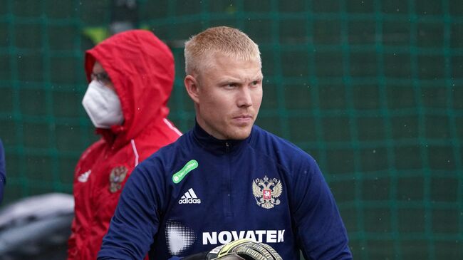 Вратарь сборной России Юрий Дюпин на тренировке