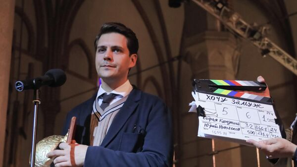 Actor Milos Bikovich on the set of I Want to Get Married