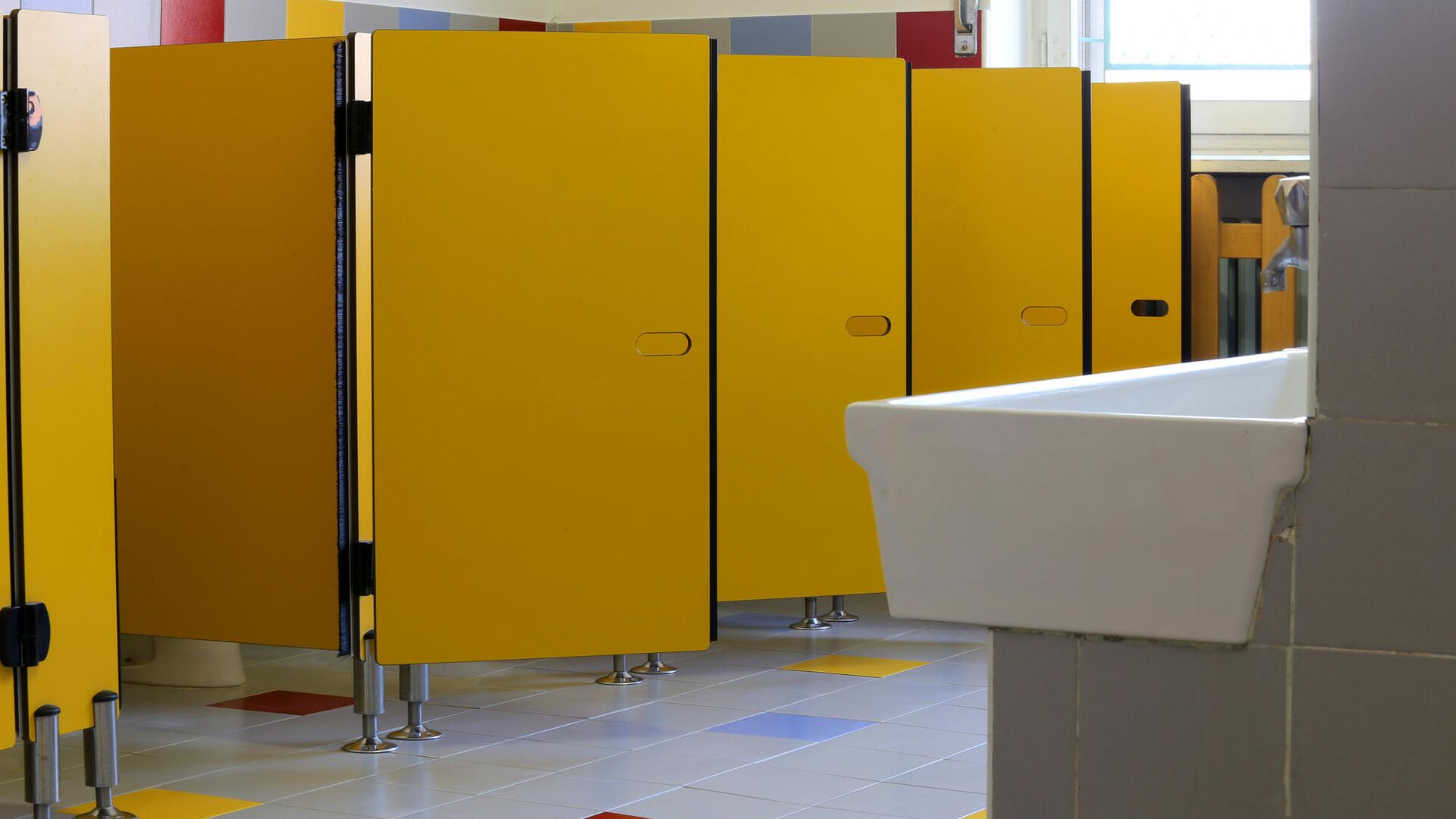В Приморье проверят школу, где пятиклассника не отпустили в туалет