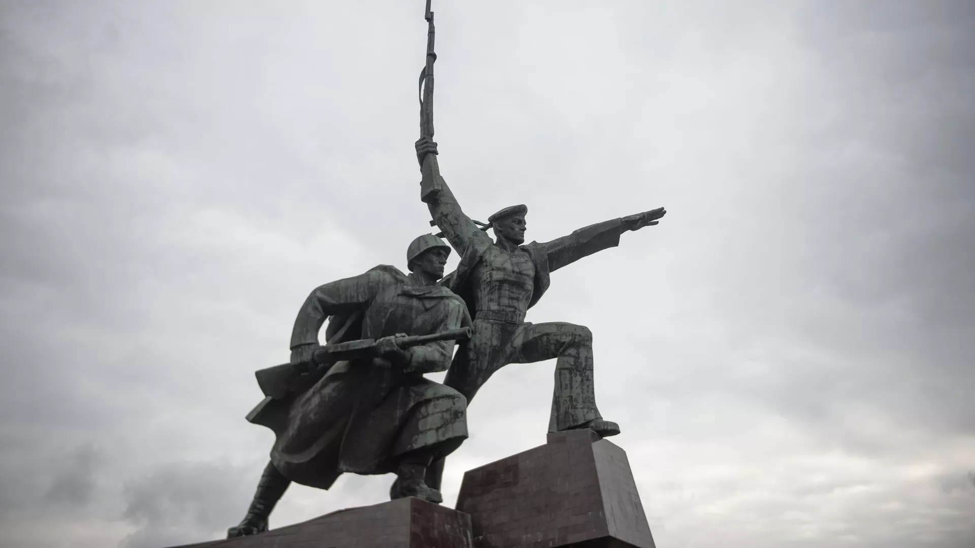 Монумент Солдат и Матрос на мысе Хрустальном в Севастополе, - РИА Новости, 1920, 11.04.2024