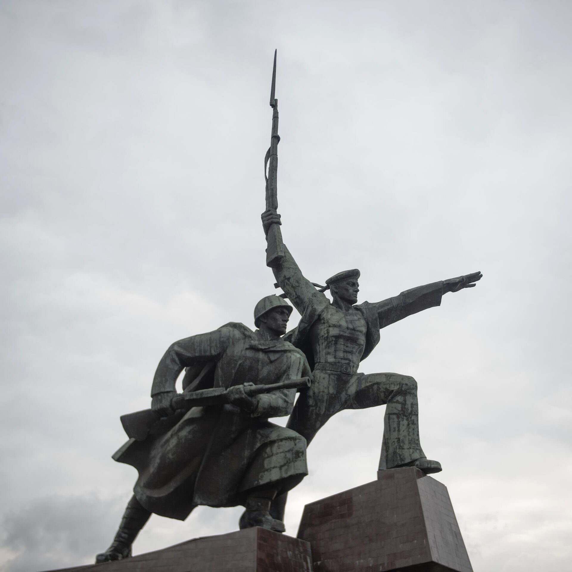 Севастополь памятник матросу и солдату фото