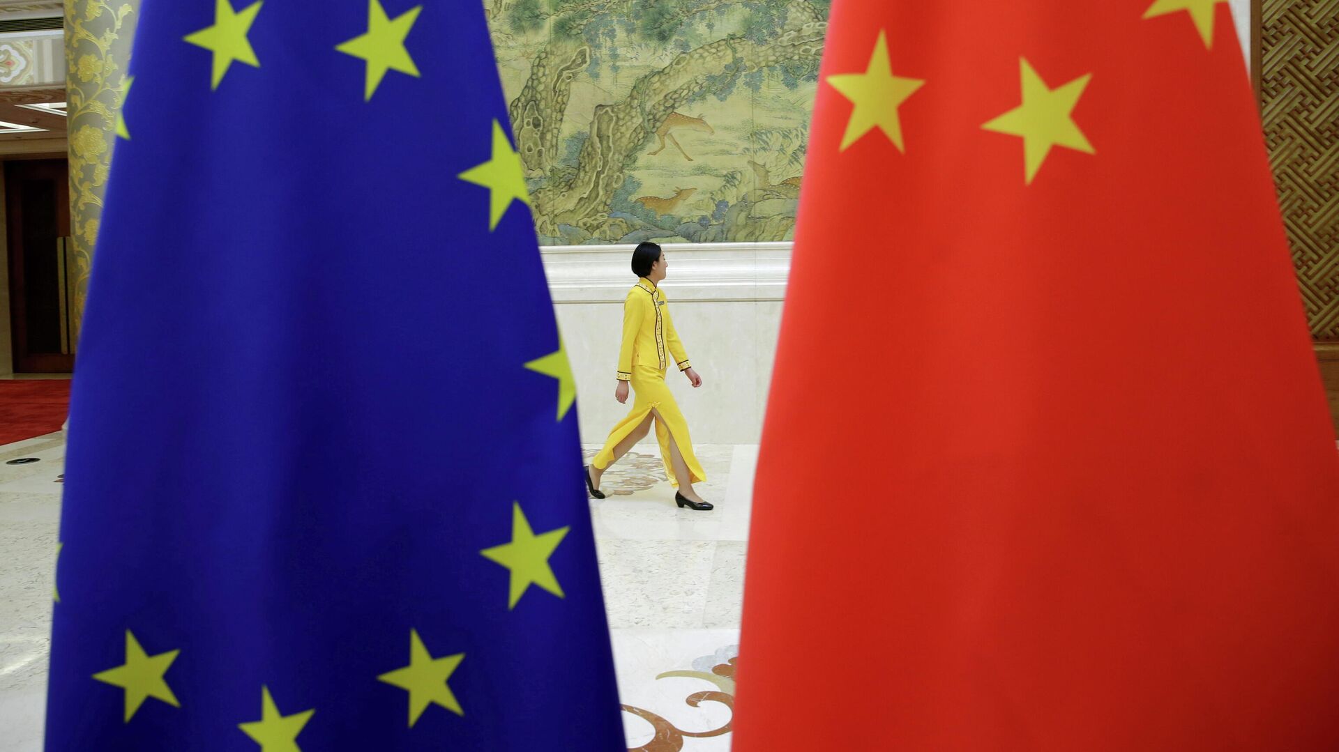 Флаги Евросоюза и Китая в Пекине  - РИА Новости, 1920, 02.06.2021