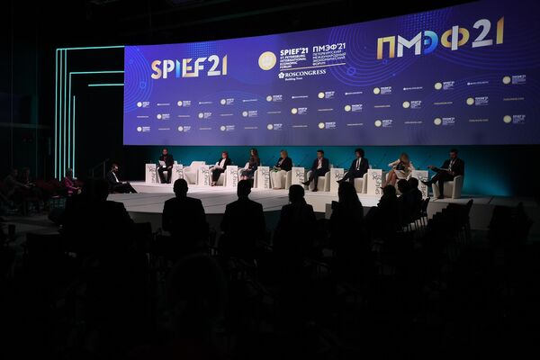 Участники панельной дискуссии Технологическое предпринимательство и коммерциализация интеллектуальной собственности в рамках Петербургского международного экономического форума - 2021