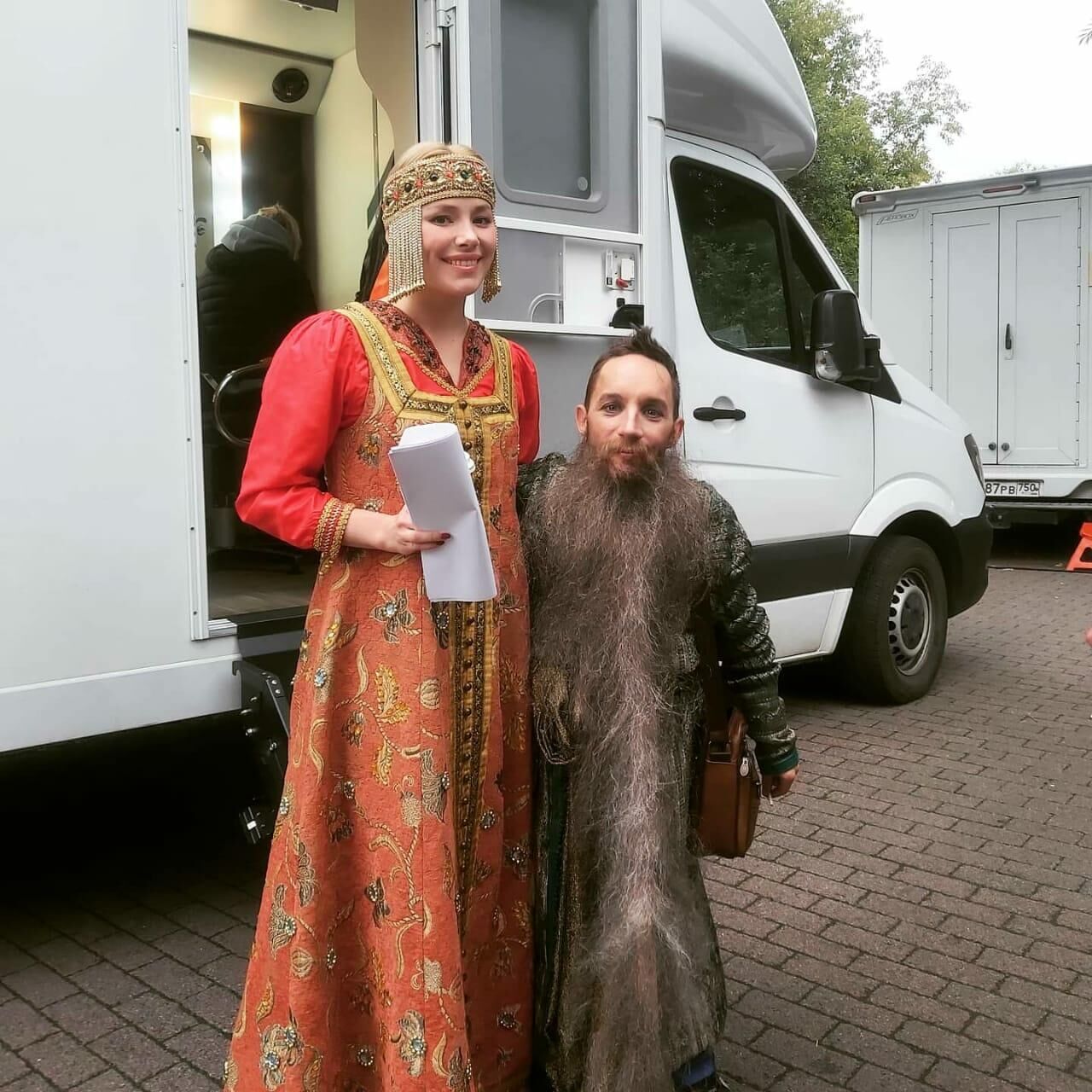 Актеры Анастасия Уколова и Иван Филлипов на на съемках сериала По колено Актеры Анастасия Уколова и Иван Филлипов на на съемках сериала По колено - РИА Новости, 1920, 21.08.2025