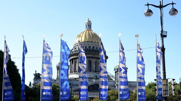 Флаги с символикой Петербургского международного экономического форума