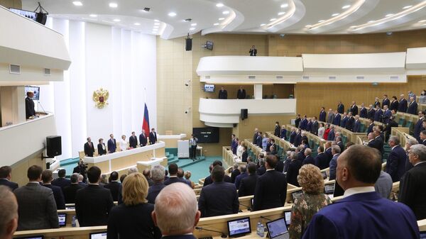 Сенаторы на заседании Совета Федерации РФ