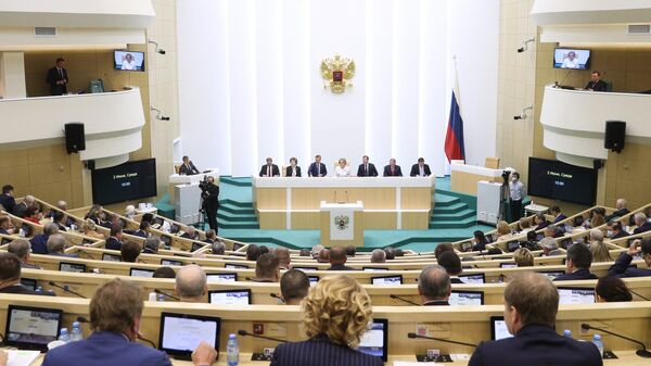 Сенаторы на заседании Совета Федерации РФ. 2 июня 2021